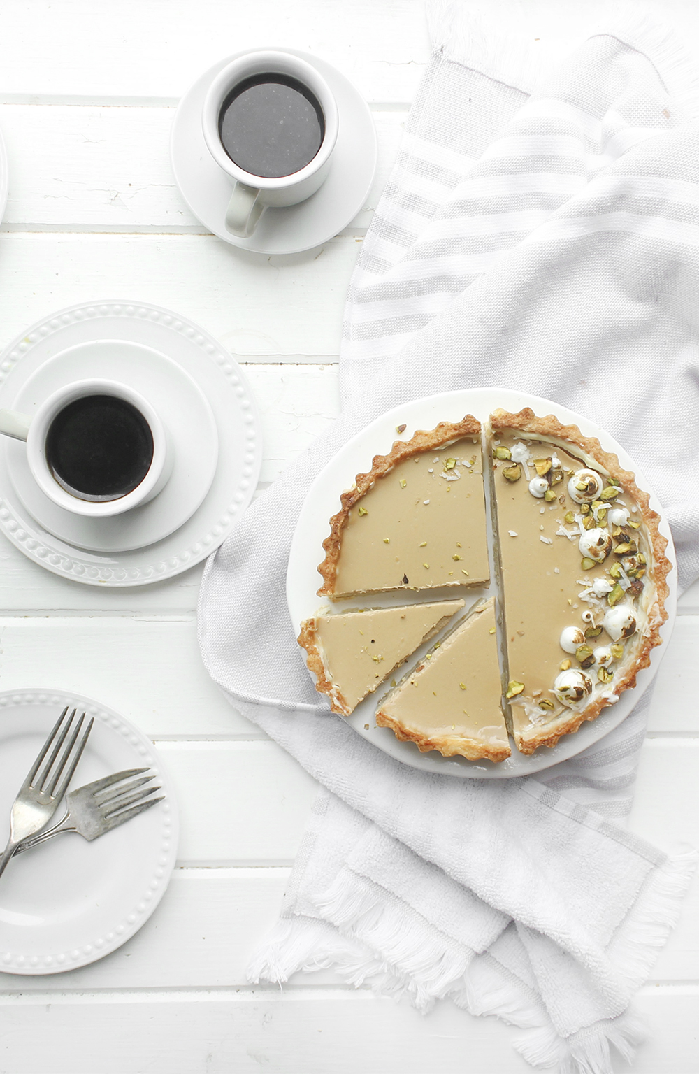 Earl Grey Panna Cotta Tart - smooth and creamy earl grey infused panna cotta set into a pate sucree crust brushed with white chocolate #tart #pannacotta #dessert #baking #earlgrey #tartrecipe #tea #earlgreytea #easydessert #simpledessert