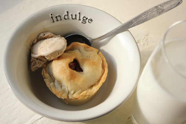 Mini apple pie